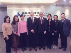 黄华珍律师主持召开“PPP项目融资法律问题”研讨会.jpg 黄华珍律师主持召开“PPP项目融资法律问题”研讨会.jpg